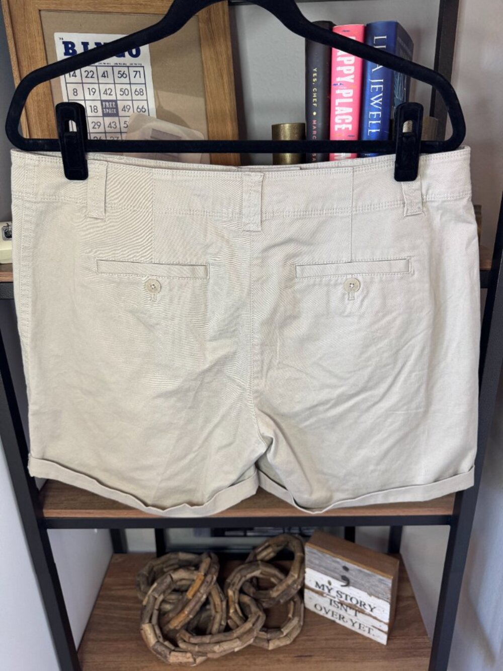 NWT Tommy Bahama Khaki Short w/Cuff - Size 12 - Picture 2 of 5